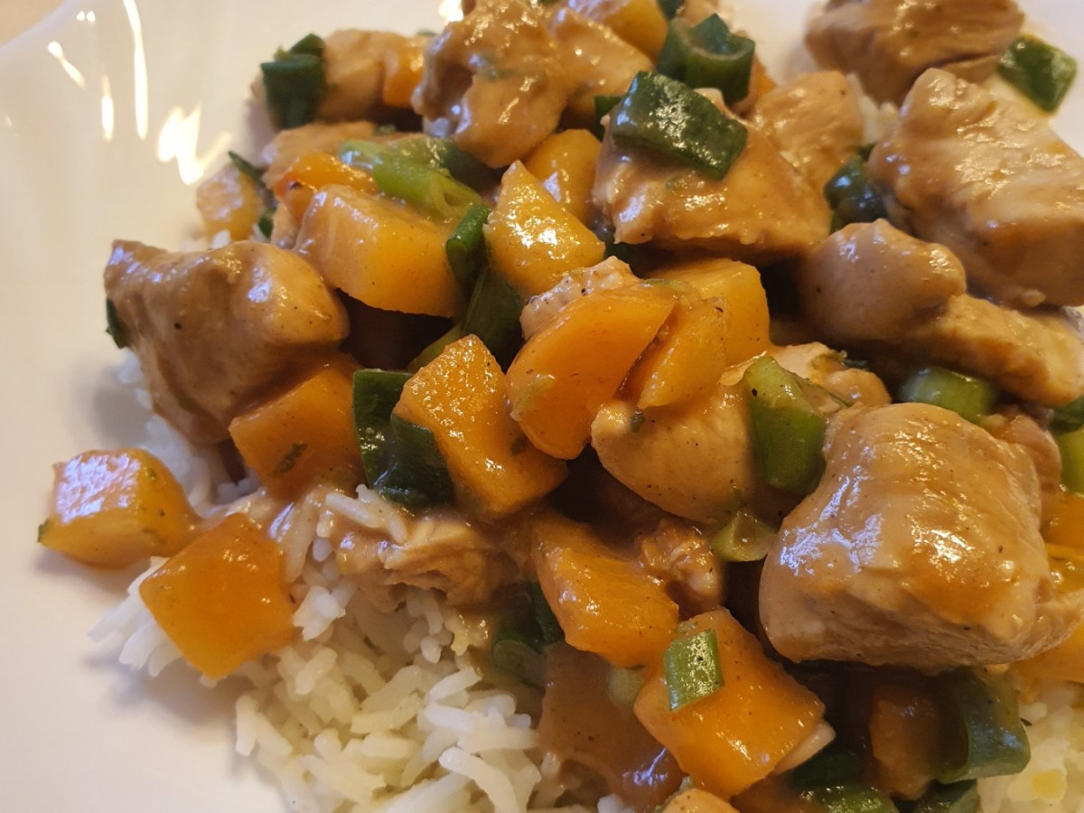 Exotisches Erdnuss-Hähnchen mit&nbsp;Reis