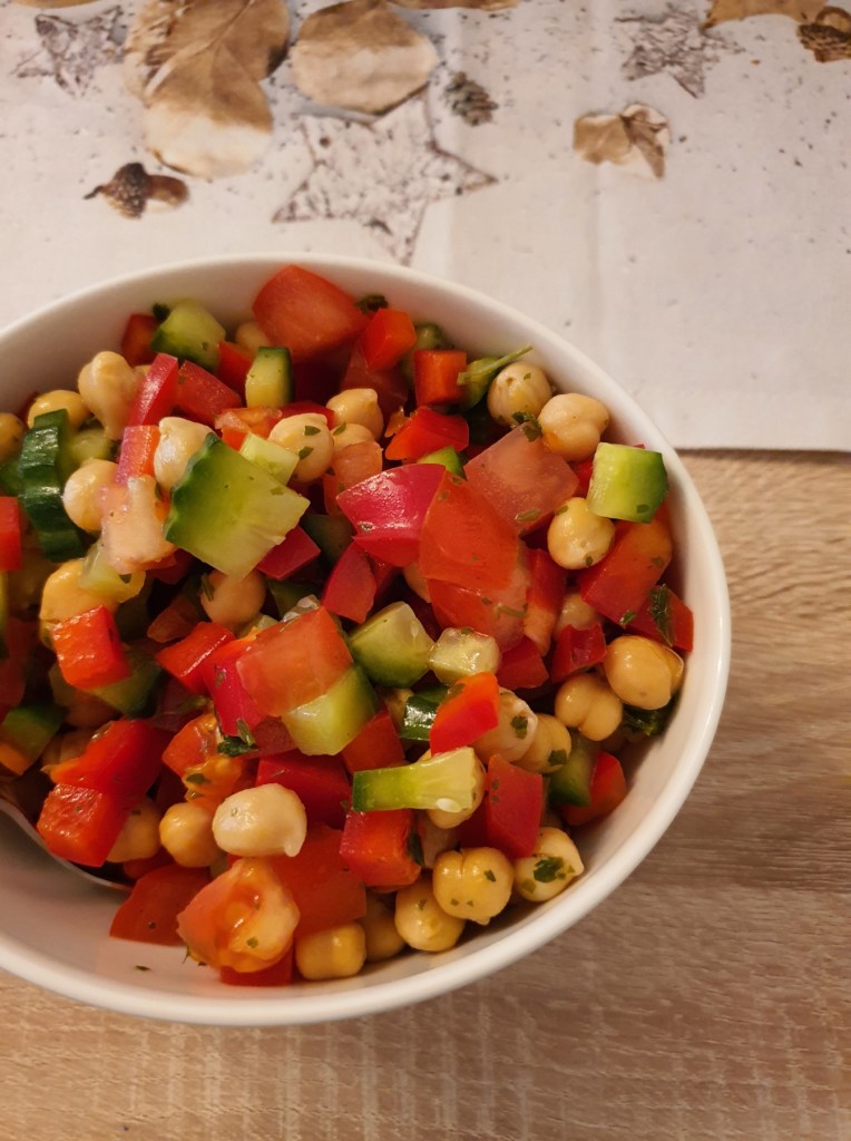 Mediterraner Kichererbsensalat